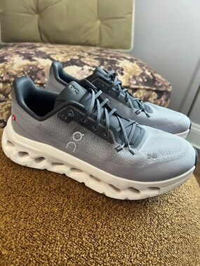 On Running Women's Cloudnova Sneakers in Gray and White